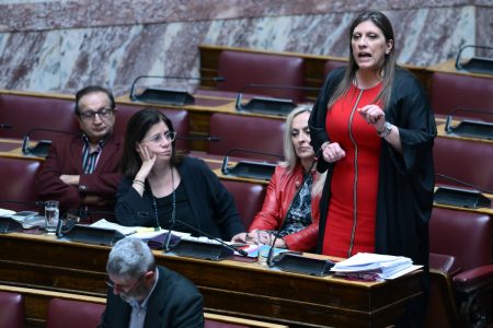 Σφοδρή αντιπαράθεση Κεραμέως – Κωνσταντοπούλου για την τραγωδία στη «Βιολάντα»