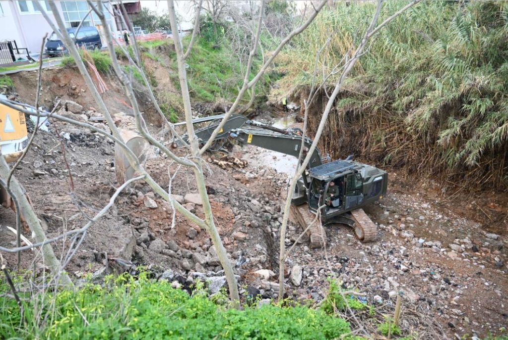 Ρέμα Πικροδάφνης: Κατεδαφίστηκαν 21 αυθαίρετα κτίσματα, απομακρύνθηκαν σκουπίδια από τα πρανή