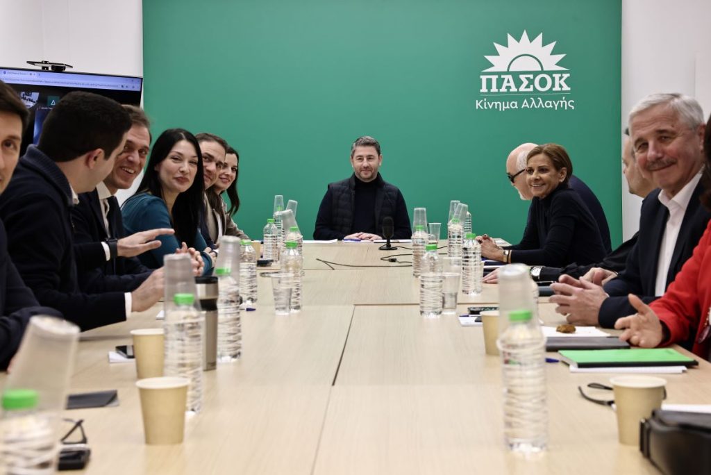 ΠαΣοΚ: Αυτόνομη πορεία, αμφίπλευρη διεύρυνση – «Να παραιτηθεί από τη ΓΣΕΕ» ο Παναγόπουλος