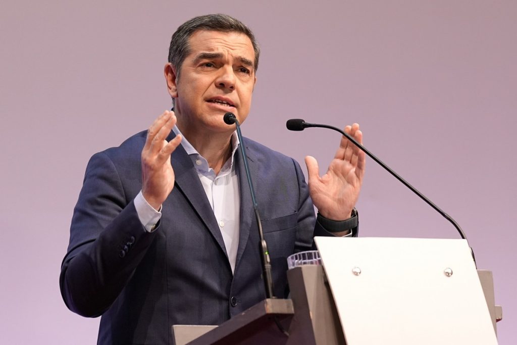 Σφοδρή επίθεση Τσίπρα κατά Στουρνάρα: «Μια τρίτη θητεία αξίζει κάθε κόπο – Ψεύδεται ασύστολα»