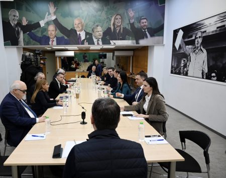 ΠαΣοΚ: Το παρασκήνιο της 5ωρης ΚΟΕΣ – Οι αιχμές Δούκα, η απάντηση Ανδρουλάκη