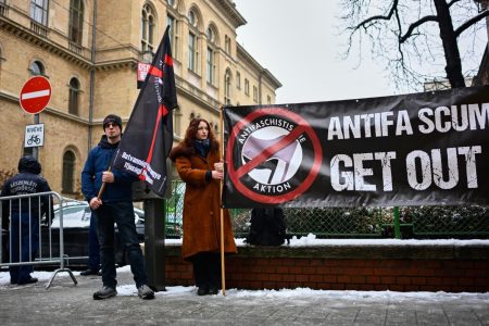 Οι μεγιστάνες της Ακροδεξιάς: Από την «αποικιοποίηση» του Ράτκλιφ στον Αντίχριστο του Τιλ