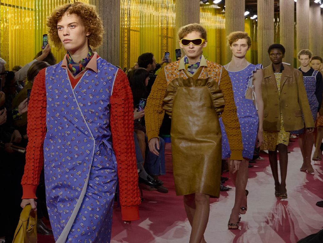 The Tradwife Apron: Όταν η ποδιά επιστρέφει ως σύμβολο