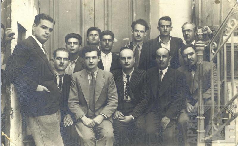 Καισαριανή: Η ιστορία πίσω από τις φωτογραφίες – «Να ‘σαι περήφανος για το γιόκα σου»