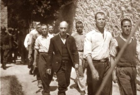 Καισαριανή: «Οι 200 ήταν πρώτα θύματα του αντικομμουνισμού» – Γιατί είναι σημαντικές οι φωτογραφίες