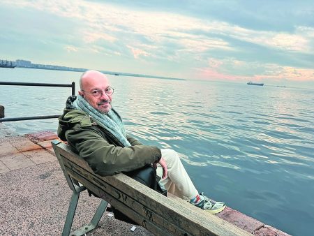 Γιάννης Ευθυμιάδης: «Είναι όμορφο να μπαινοβγαίνεις από τη μια τέχνη στην άλλη»