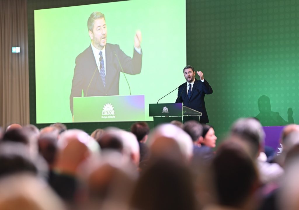 ΠαΣοΚ: Ενωτικό κλίμα, χαμόγελα και καθυστέρηση στην ΚΟΕΣ