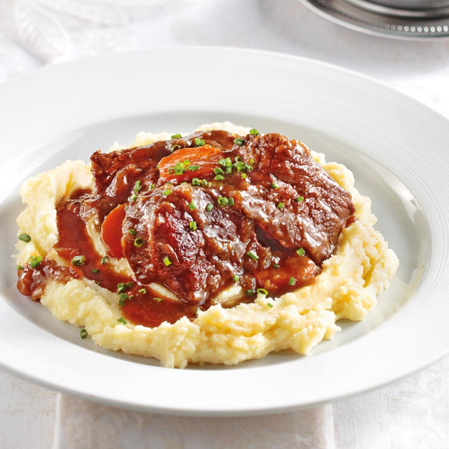 Μοσχαρίσια σπάλα φούρνου με μαυροδάφνη