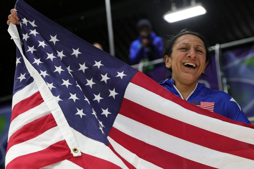 Η Elana Meyers Taylor γράφει ιστορία στους Χειμερινούς Ολυμπιακούς Αγώνες ως η γηραιότερη χρυσή ολυμπιονίκης