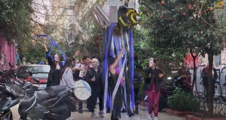 Εξάρχεια: Κάτοικοι έκαψαν τον καρνάβαλο – «μετροπόντικα»