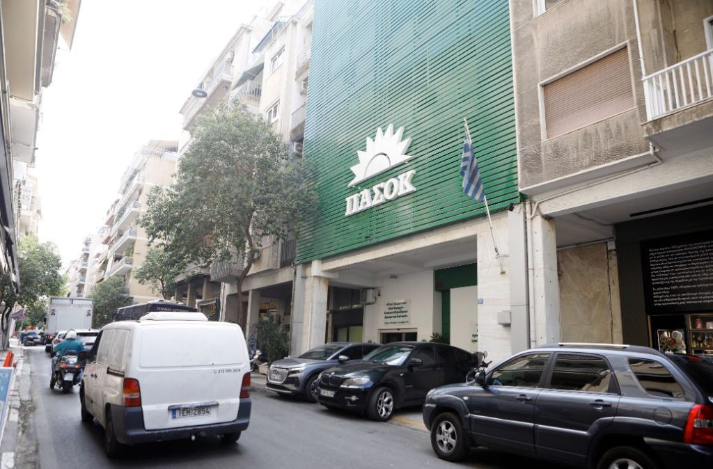 ΠαΣοΚ: Δύο κινήσεις με άρωμα εκλογών