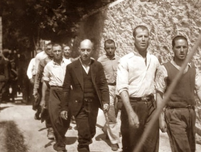 5 το πρωί: Μνημείο οι φωτογραφίες της Καισαριανής – Τύμπανα πολέμου στη Μέση Ανατολή – Ανησυχία για τον ιό Τσικουνγκούνια