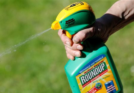 Bayer – Roundup: Συμφωνία έως 7,25 δισ. δολάρια σε αγωγές για το «ύποπτο» ζιζανιοκτόνο