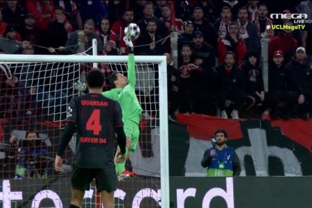 Ολυμπιακός – Λεβερκούζεν: Τρομερό σουτ από τον Μαρτίνς, εκπληκτική επέμβαση του Μπλάσβιχ