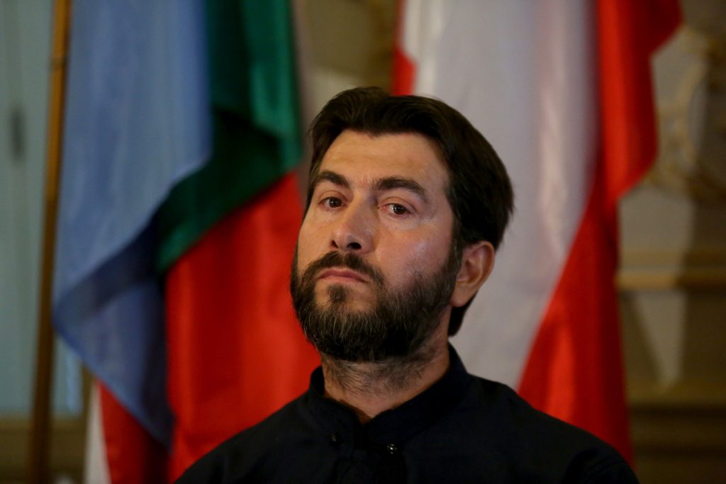 Πατήρ Αντώνιος: Απολογήθηκε στην τηλεόραση, όχι στο δικαστήριο, λένε δικηγόροι των θυμάτων