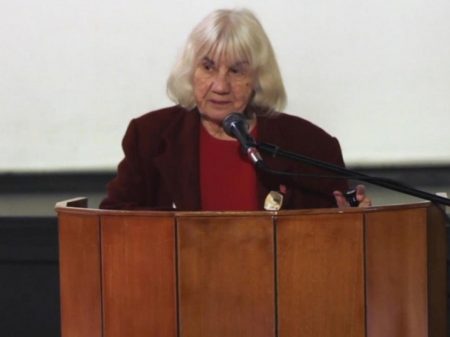 Πέθανε η Ιωάννα Καρατζαφέρη – Μια σπουδαία φωνή της μεταπολεμικής ελληνικής πεζογραφίας