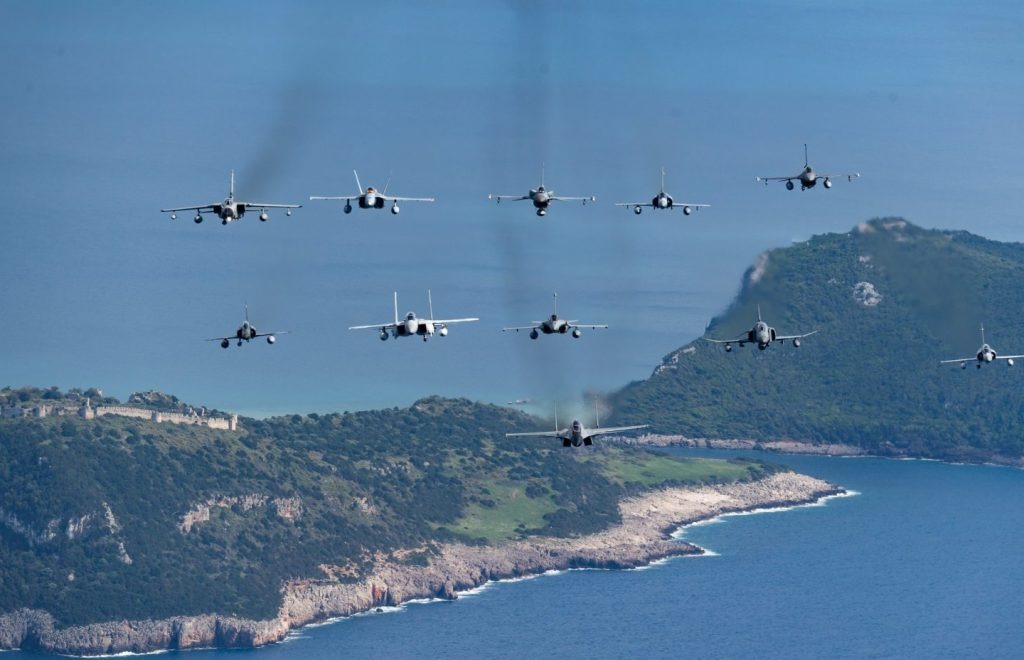 Τα εξοπλιστικά, ο Πειραιάς και οι ελληνοαμερικανικές σχέσεις