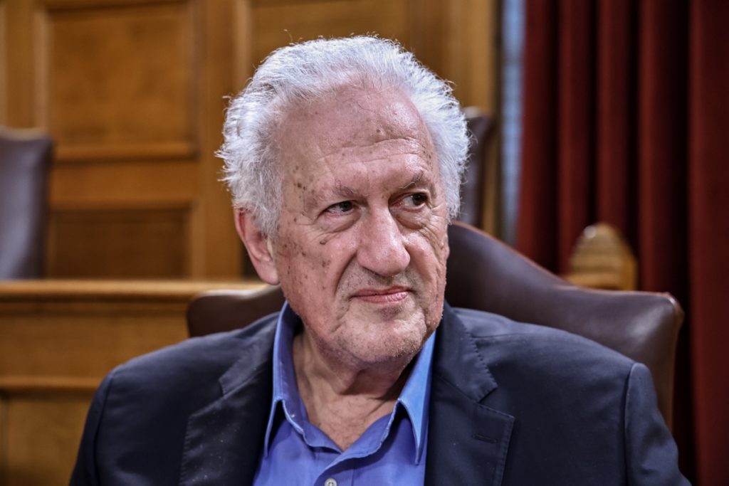 Κώστας Σκανδαλίδης στο ΒΗΜΑ: Η ΝΔ θέλει να ρευστοποιήσει το ΠαΣοΚ γιατί το φοβάται