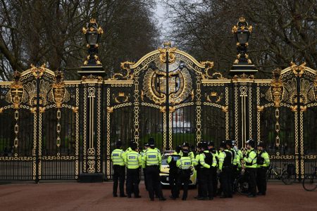 Βασιλική Κρίση; Ο Άντριου, ο Νόμος και το Στέμμα υπό Εξέταση