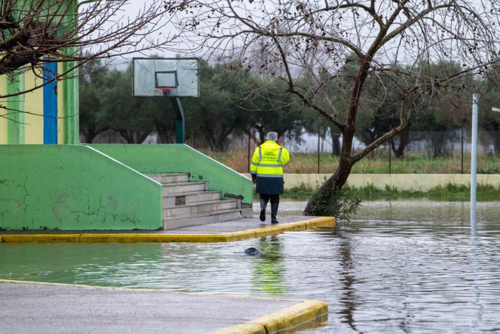 Καιρός: Ήχησε 112 στη Λήμνο – Πώς εξελίσσεται η κακοκαιρία, πώς θα πετάξουμε χαρταετό