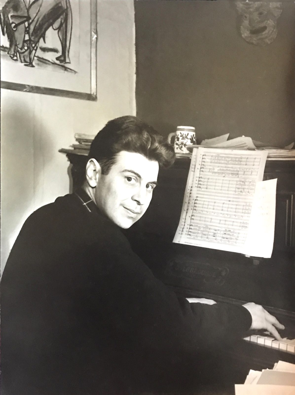 Ο Μίκης Θεοδωράκης μέσα από το αρχείο του: Ένα βιβλίο-διάλογος για τη ζωή του σπουδαίου δημιουργού