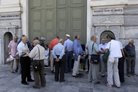 Πότε μπαίνουν οι συντάξεις Μαρτίου – Οι ημερομηνίες ανά Ταμείο