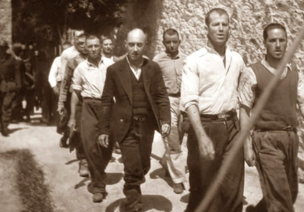 Πώς οι 200 της Καισαριανής ανατρέπουν τη μνήμη της Αντίστασης – Ιστορικοί εξηγούν