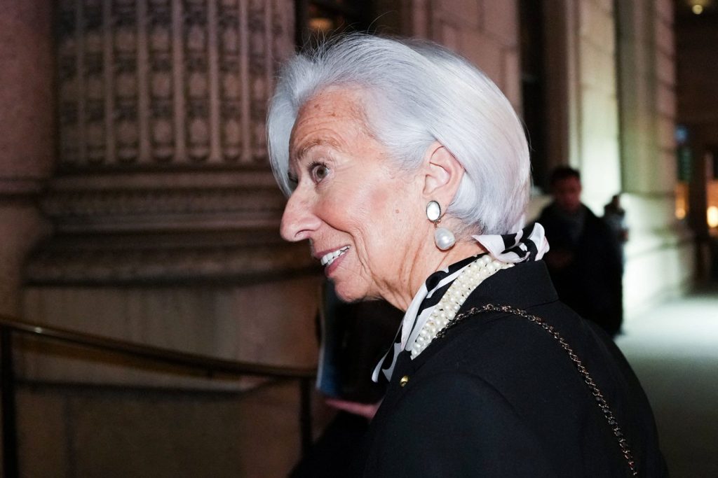 Λαγκάρντ: Εντονη κριτική για τα 140.000 ευρώ που λαμβάνει από την BIS