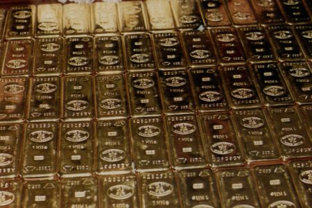 Εκτοξεύθηκε ο χρυσός: Η ανατροπή με τους δασμούς Τραμπ