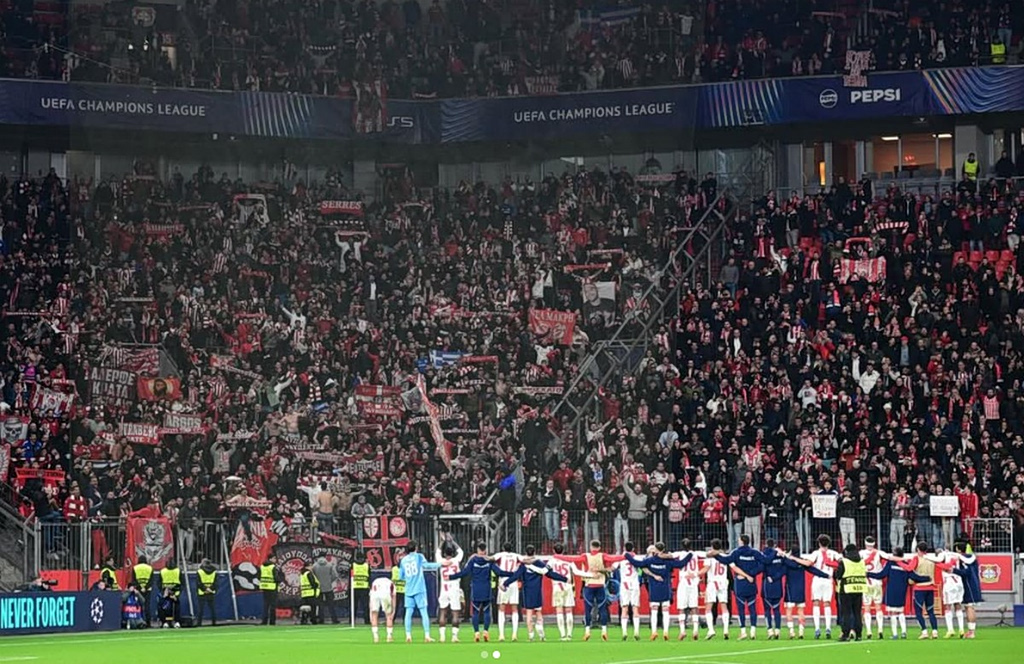 Λεβερκούζεν – Ολυμπιακός: Αποθέωση για τους ερυθρόλευκους παρά τον αποκλεισμό