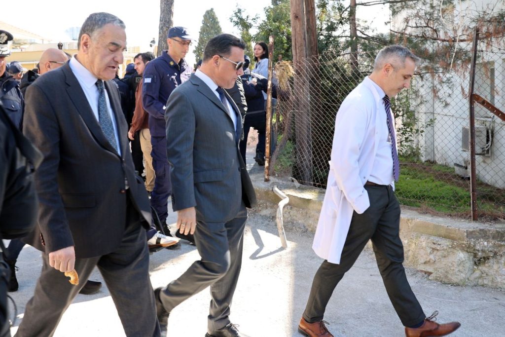 Γεωργιάδης: Οι γιατροί που με έβριζαν είχαν έρθει στο γραφείο μου