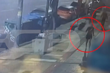 Άγριος ξυλοδαρμός γυναίκας στη μέση του δρόμου στην Καλλιθέα - Βίντεο ντοκουμέντο