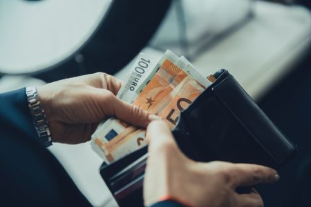 Κατώτατος μισθός: Πόσα θα δείτε στην τσέπη σας από 1η Απριλίου – Τα τρία σενάρια