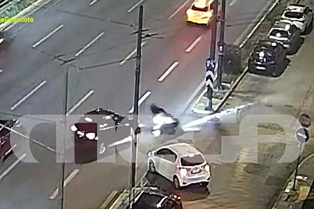 Σοβαρό τροχαίο στη Συγγρού - Σε σοβαρή κατάσταση αναβάτης μηχανής