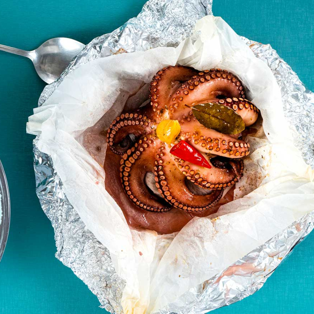 Χταπόδι ψητό στο αλουμινόχαρτο