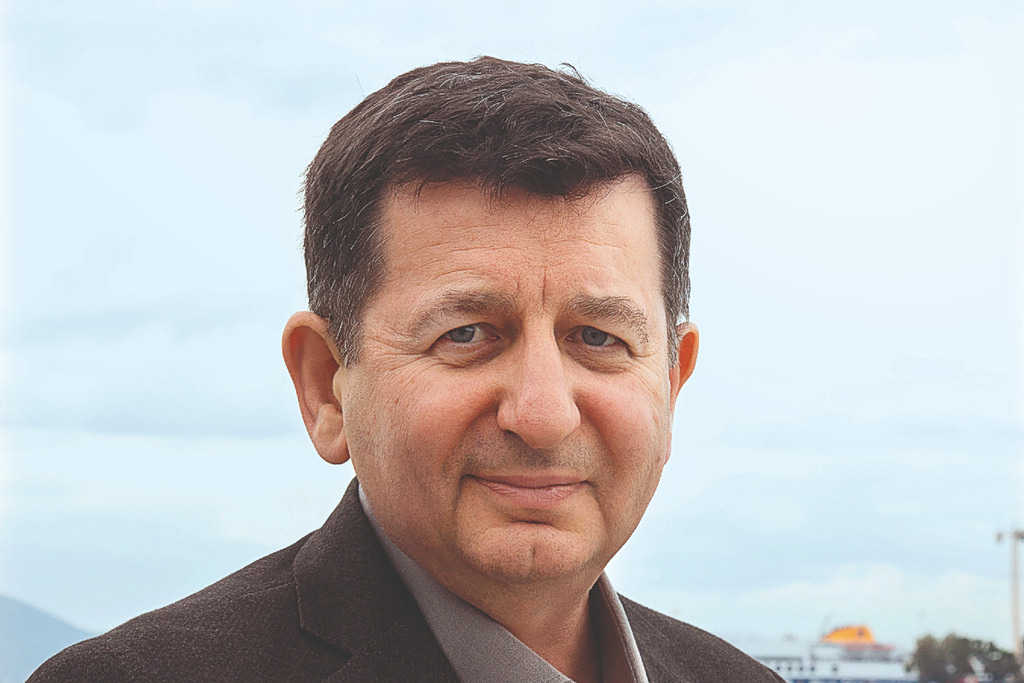 Νίκος Ντάλλας: «Η ελληνική ταυτότητα είναι κάτι πολύ προσωπικό»