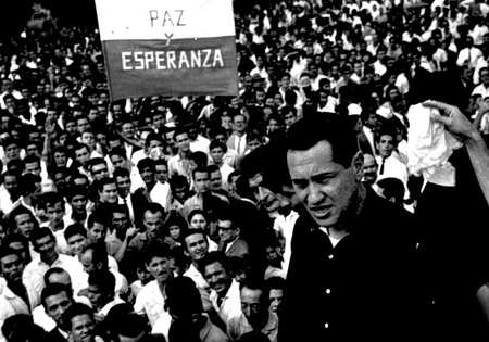 Καμίλο Τόρες: Ποιος ήταν ο «Κολομβιανός Τσε Γκεβάρα» και πώς έγινε «αντάρτης-ιερέας»