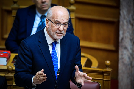 Κόντρα σε υψηλούς τόνους ανάμεσα σε Φλωρίδη και Φάμελλο για τις εκταφές στα Τέμπη