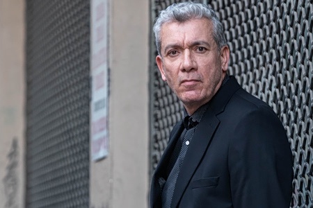 Ο Μίνως Ευσταθιάδης αποκαλύπτει το σκοτεινό μυστικό πίσω από το Κρατικό Βραβείο Μυθιστορήματος 2025