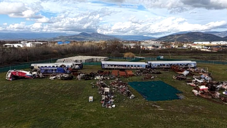 Τέμπη, 3 χρόνια μετά: Οταν ο χρόνος «πάγωσε» στο Κουλούρι – τι καταγγέλλουν οι γονείς