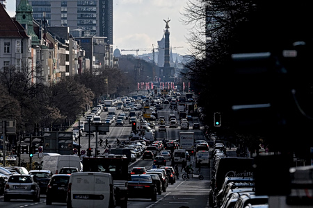 Γερμανία: Χάος στους δρόμους, παρέλυσαν οι συγκοινωνίες