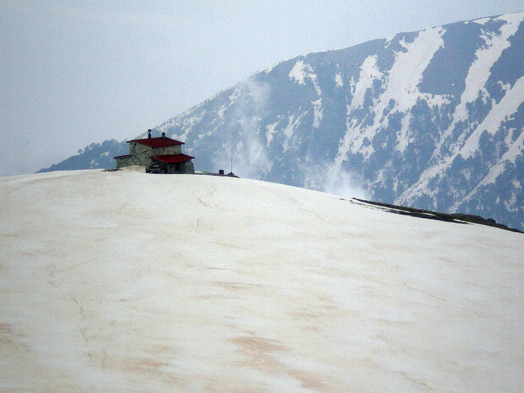 Ανάμεσα σε θεούς και ανθρώπους