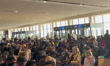 Πόλεμος στο Ιράν: Το Ντουμπάι σε κατάσταση πολιορκίας – Παρέλυσε το αεροδρόμιο, εκρήξεις και φόβος