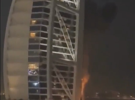 Πόλεμος στο Ιράν: Σκηνές χάους στο Ντουμπάι – Χτυπήματα σε αεροδρόμιο και Burj Al Arab