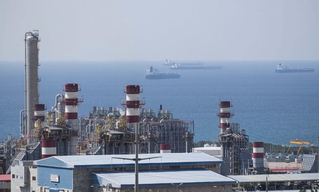 Δέκα ελληνικά δεξαμενόπλοια «εγκλωβισμένα» στον Περσικό Κόλπο – 85 ναυτικοί σε αναμονή