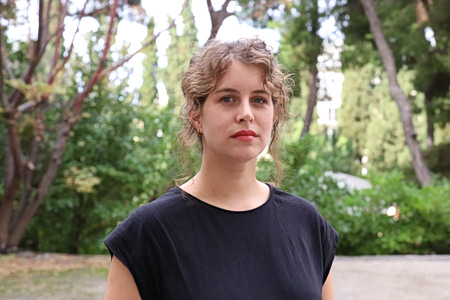 «Μαρτυρία μιας χαμένης εφηβείας»: Η Ειρήνη Λαμπρινοπούλου σκηνοθετεί την ιστορία που σόκαρε τη Γαλλία