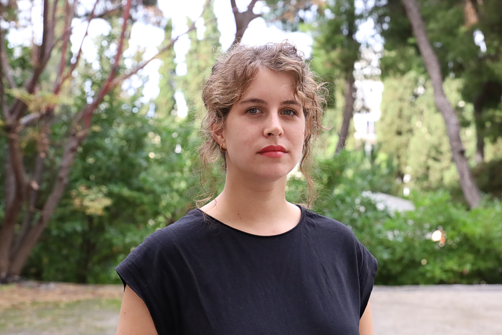 «Μαρτυρία μιας χαμένης εφηβείας»: Η Ειρήνη Λαμπρινοπούλου σκηνοθετεί την ιστορία που σόκαρε τη Γαλλία