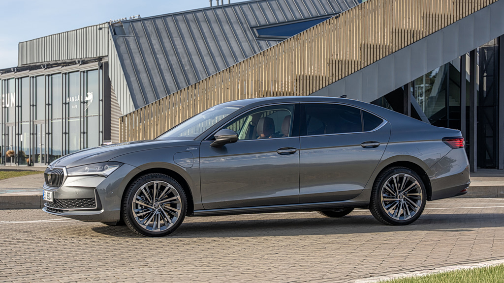 Skoda Superb: Με ισχυρότερο plug-in υβριδικό σύνολο