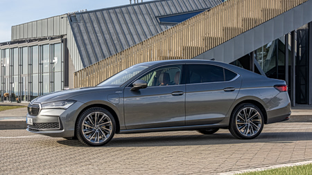 Skoda Superb: Με ισχυρότερο plug-in υβριδικό σύνολο
