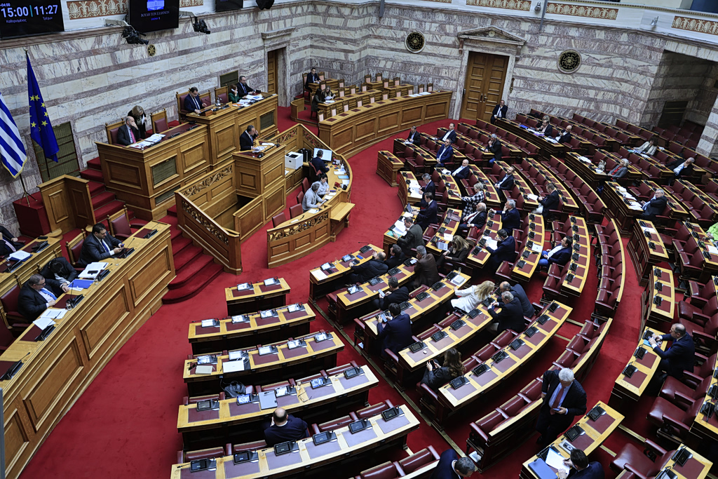 Βουλή: Ο πόλεμος στο Ιράν «έκλεψε» τη συνεδρίαση της επιστολικής ψήφου